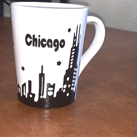 Chicago Skyline Souvenir Mug Set - Picture 3 of 14